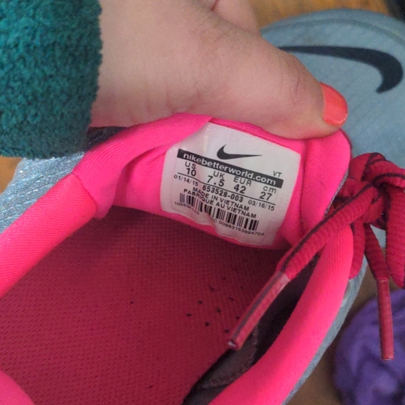 Nike - Picture 3 of 4